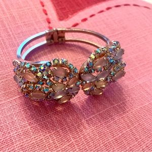 Pretty 80’s/90’s bracelet.